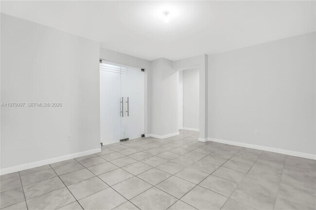 Building Photo - 2541 SE 1st St