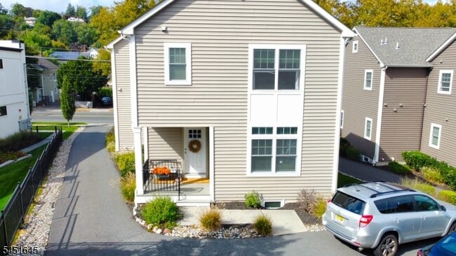 Building Photo - 156 Broad St