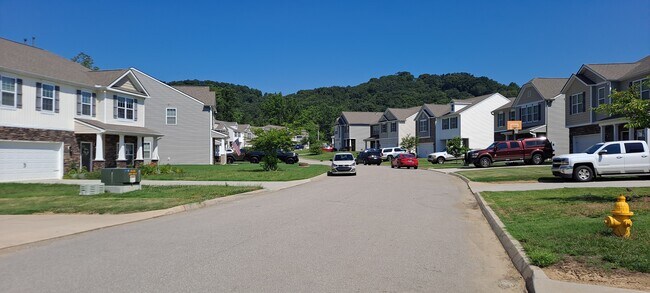 Building Photo - 1527 Sergeant Ln