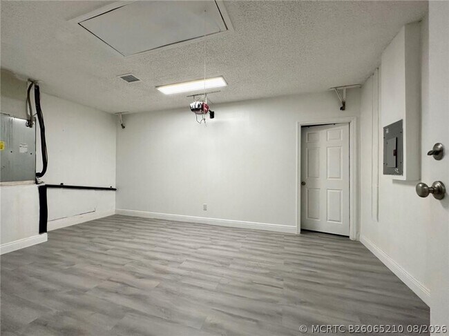 Building Photo - 2710 Bogota Ave