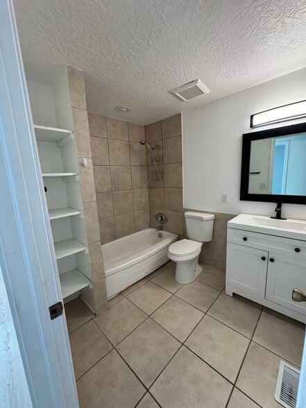 Building Photo - 7 E Diamond St