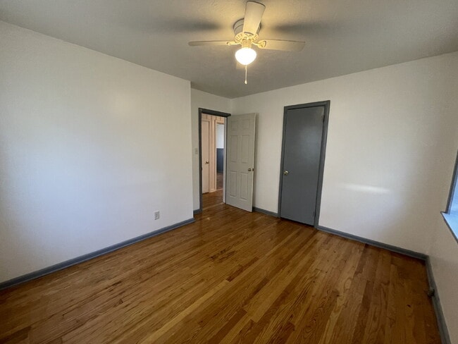 Building Photo - SPACIOUS BRICK RANCH in GOLDSBORO! 4 BR, 2 BA - FENCED-IN YARD *Convenient to SJAFB*
