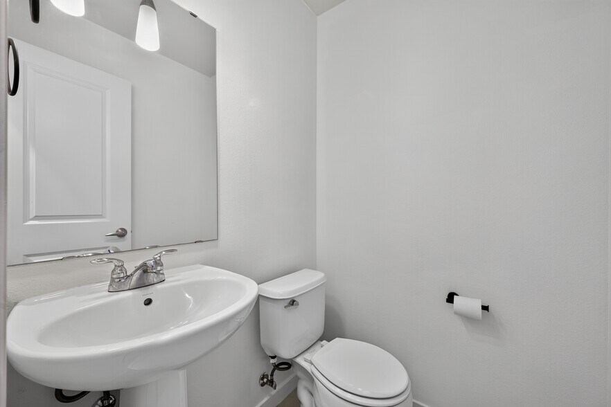 Building Photo - 2172 Yakima Ct