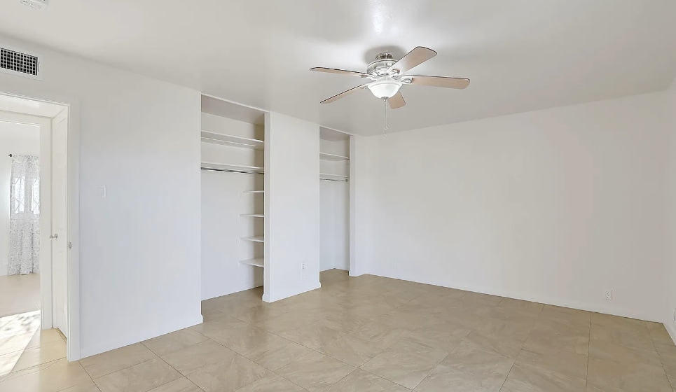 Building Photo - 2110 Thomas Dr