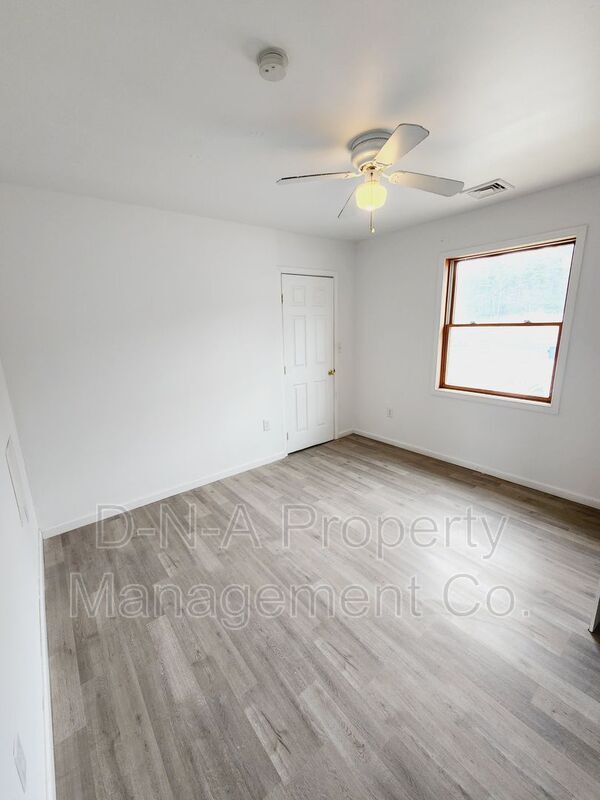 Building Photo - 1811 Route 611