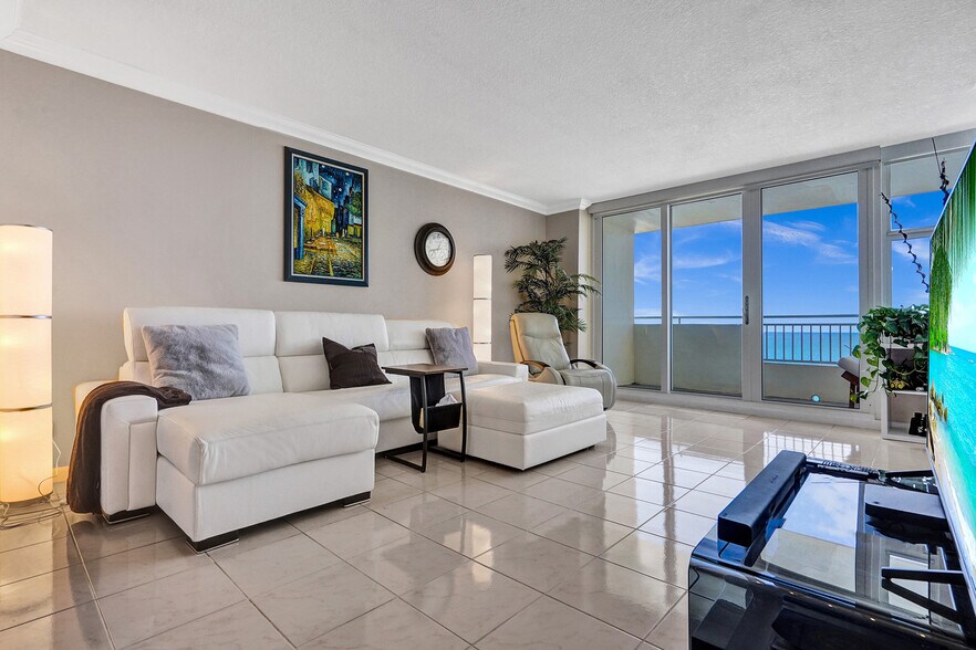 Building Photo - 3180 S Ocean Dr