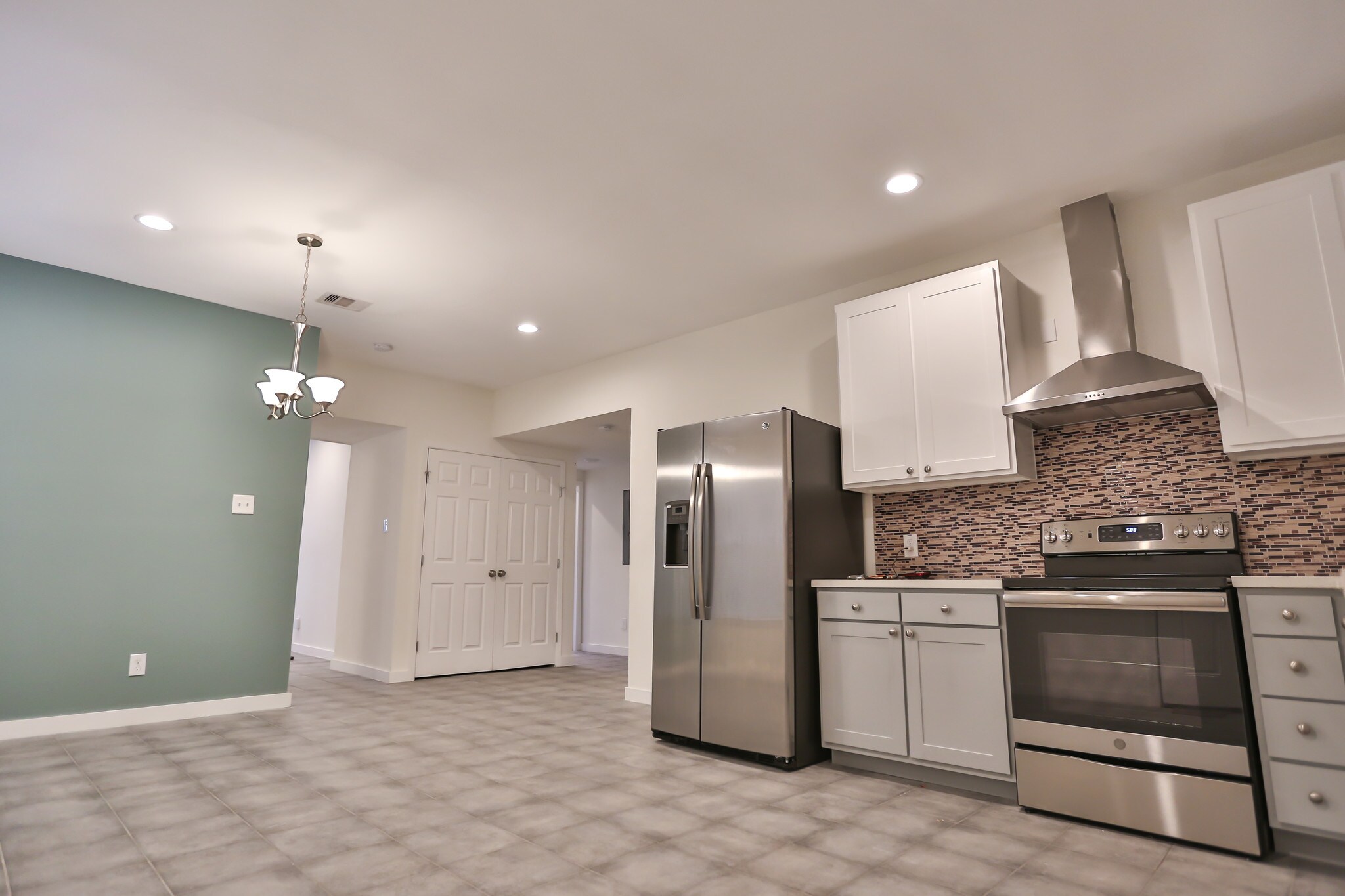 Kitchen - 3203 Elgin St