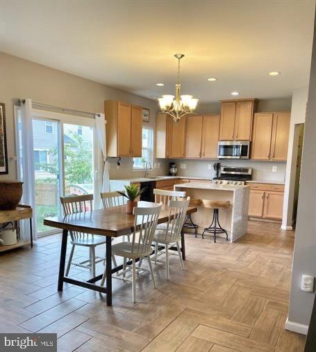 Building Photo - 9411 Wood Creek Cir