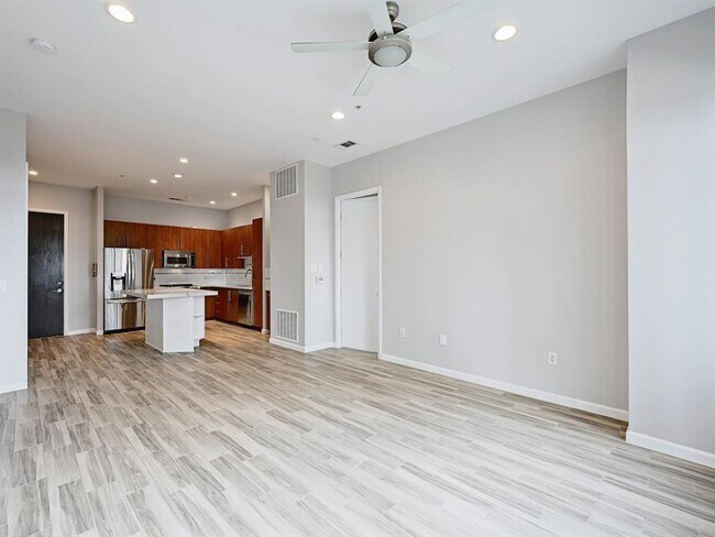 Building Photo - 54 Rainey St