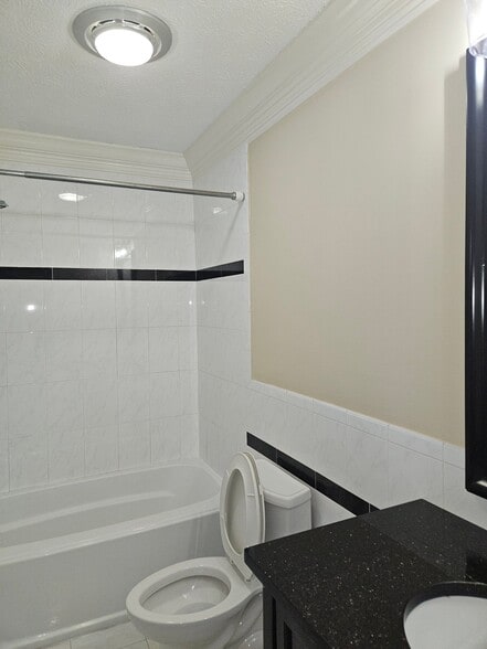 Building Photo - 813 Appleseed Ct