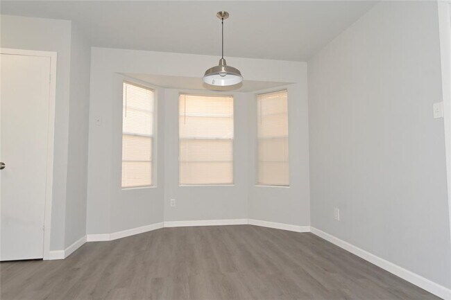 Building Photo - 112 Forestwood Dr