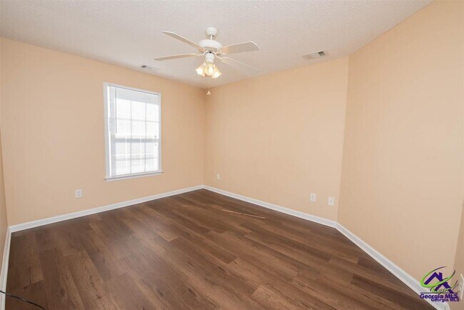 Building Photo - 122 Emberly Ln