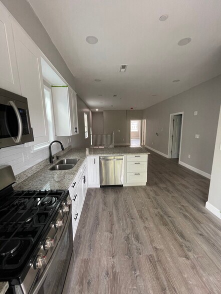 Unit two: brand new open-concept kitchen (all-new appliances, cabinets, granite countertops with mod - 34 Falcon St