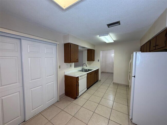 Building Photo - 7508 NW 67th Ave