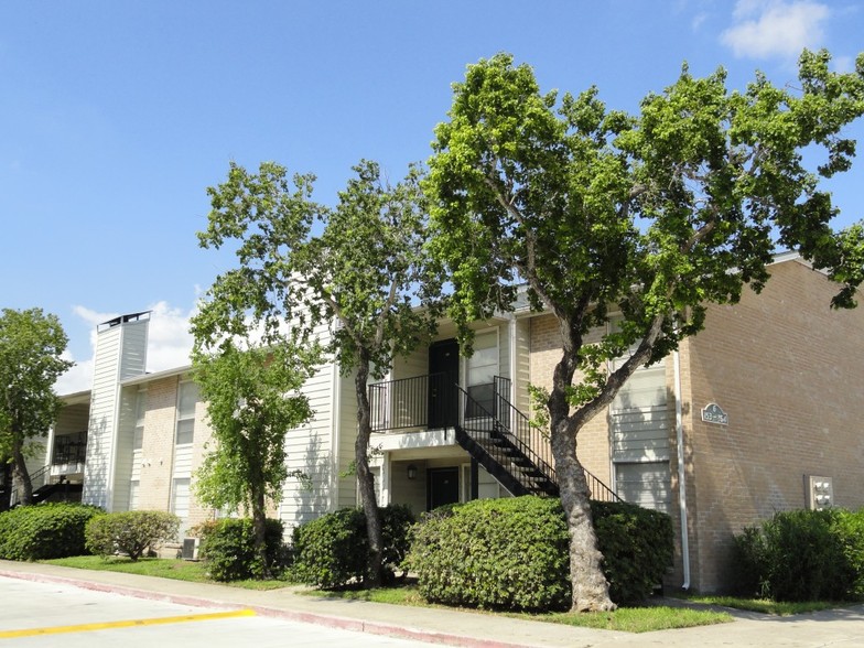 Building Photo - Peachtree Apartments