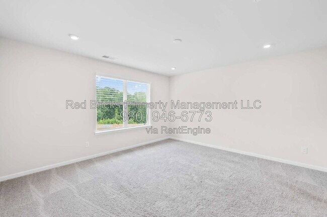 Building Photo - 3432 Bluff Hill Lane