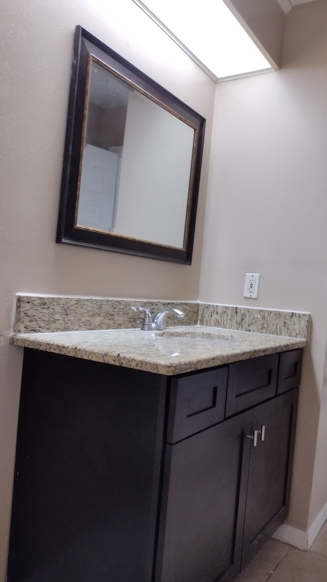 Building Photo - 1348 W Evans Cir