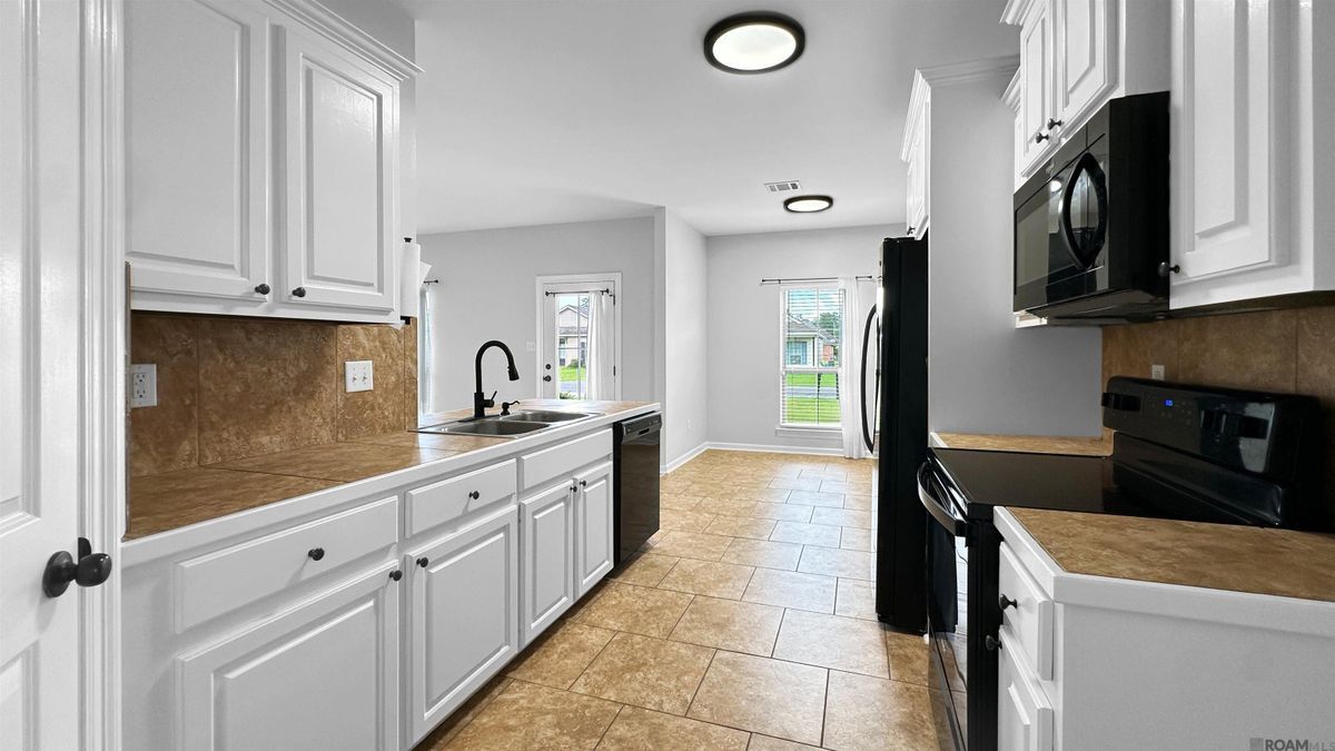 Building Photo - 10816 Field Pointe Dr