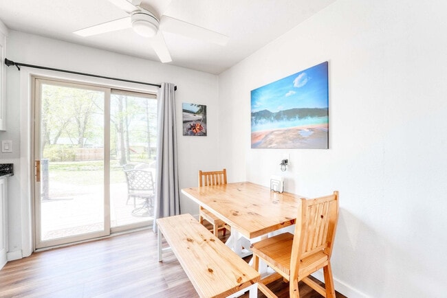 Building Photo - 1308 SE E St