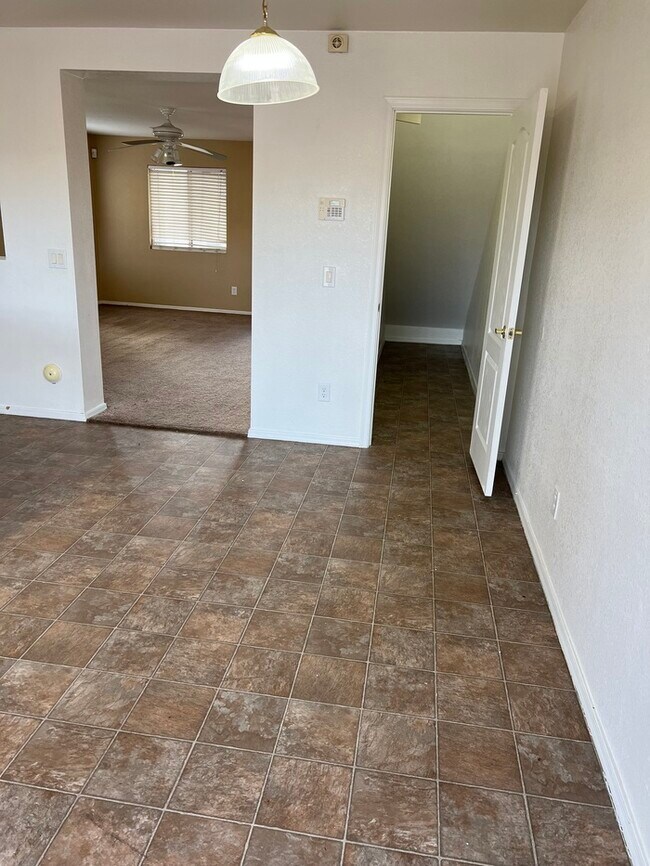 Building Photo - HOUSE FOR RENT