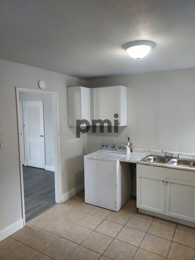 Building Photo - 801 Cantrell Heights St