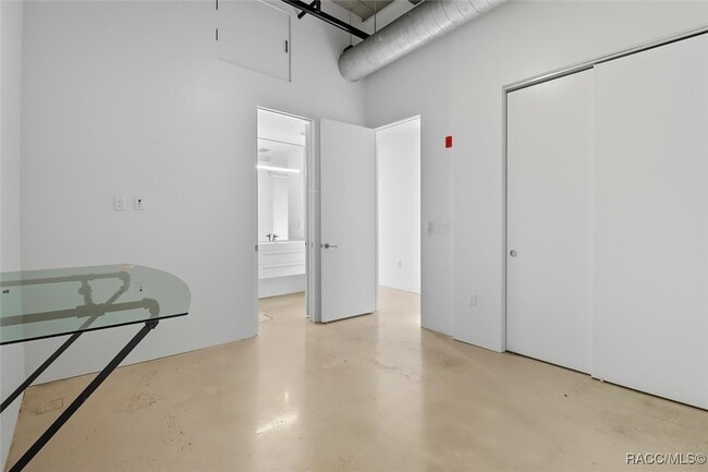 Building Photo - 302 SE Broadway St