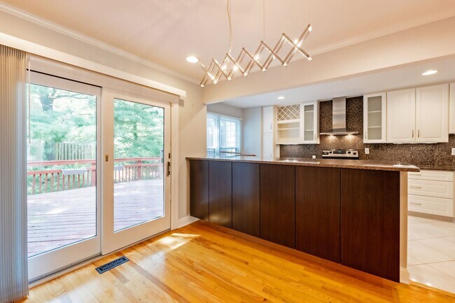 Building Photo - Great 3br 2.5 Bath Townhome in Rockville MD