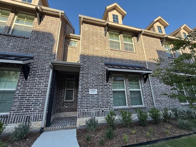 Primary Photo - 313 Blackthorne Dr