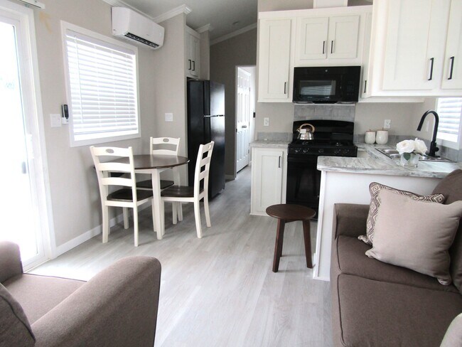 Building Photo - 279 Oak Harbor Camp