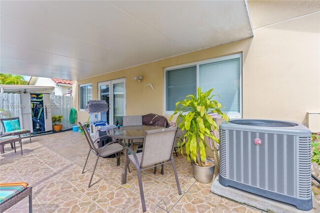 Building Photo - 2732 W 72nd Pl