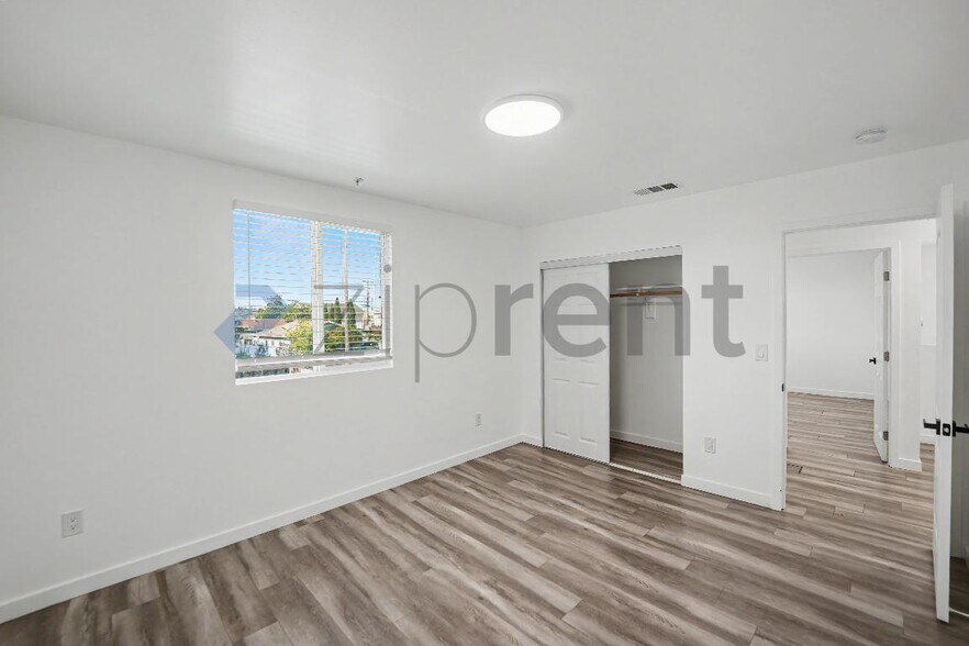 Building Photo - Unit