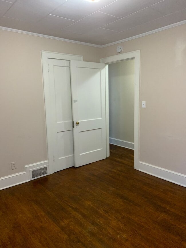 Building Photo - 225 Pine St