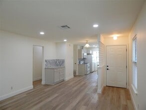 Building Photo - 101 Clearday Dr