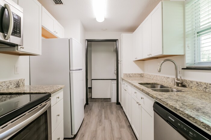 Building Photo - 174 Phoenetia Dr