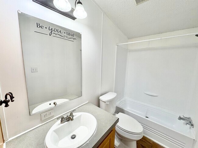 Building Photo - 285 CR 112