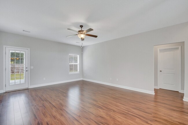 Building Photo - 486 Thorp Circle