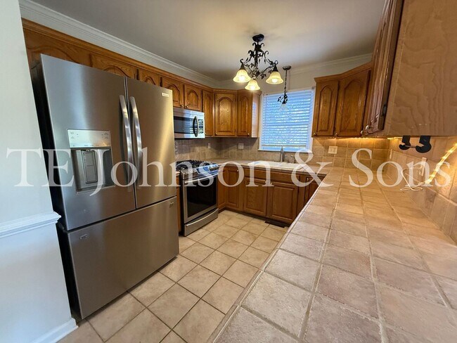 Building Photo - Charming 3-Bedroom Home with Rocking Chair Porch and Screened Back Patio