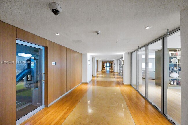 Building Photo - 900 Biscayne Blvd