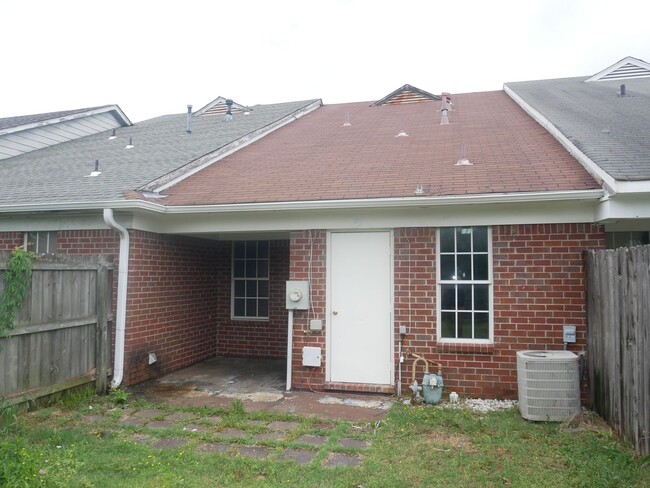 Building Photo - 7272 Madelyn Cove