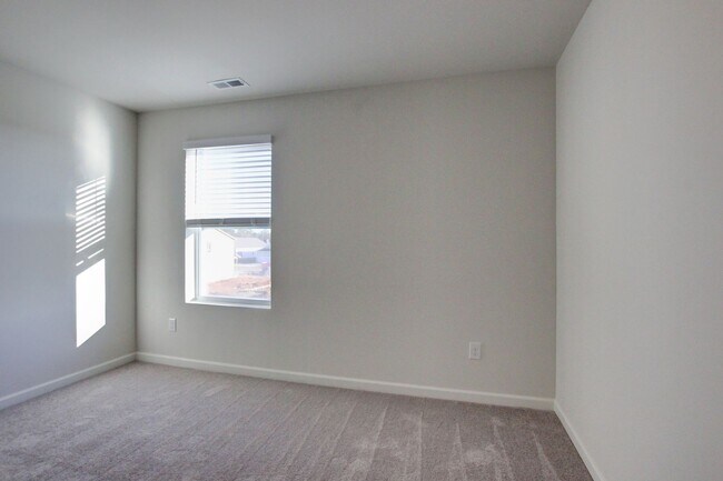 Building Photo - Wow!! 18-month lease in Sango!!