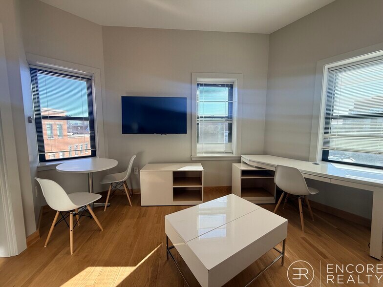 Building Photo - 115 Mt Auburn St