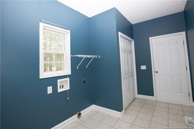 Building Photo - 110 Willow Creek Ln