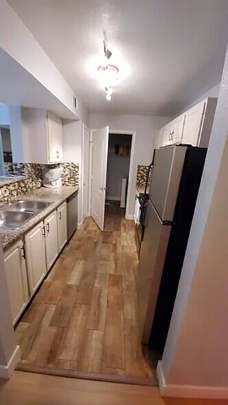 Building Photo - 5055 W Hacienda Ave