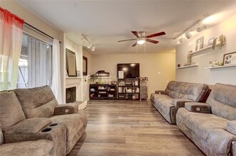 Building Photo - 5150 Amesbury Dr