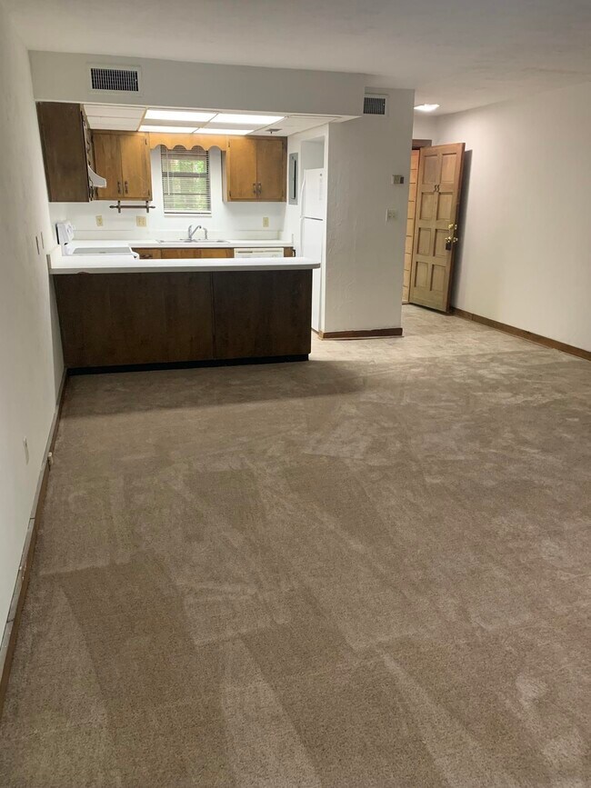 Building Photo - 307 Vantage Point Ln
