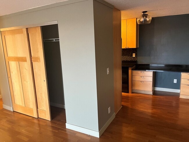 Building Photo - 2800 W 44th St