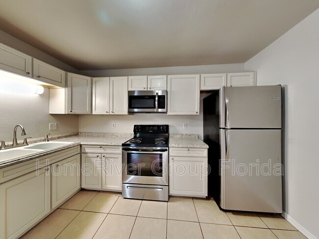 Building Photo - 3399 Green Briar Cir