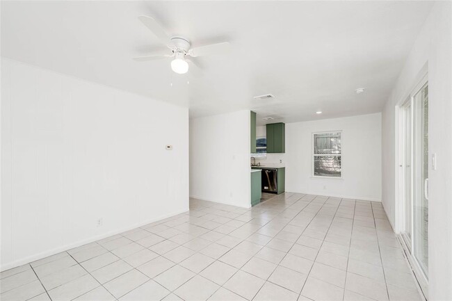 Building Photo - 3304 Dolphin Cove