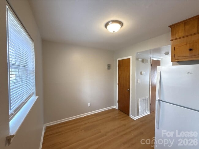 Building Photo - 409 Hawley Ave