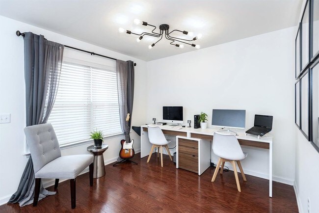 Building Photo - 2040 Hickory Brook Dr